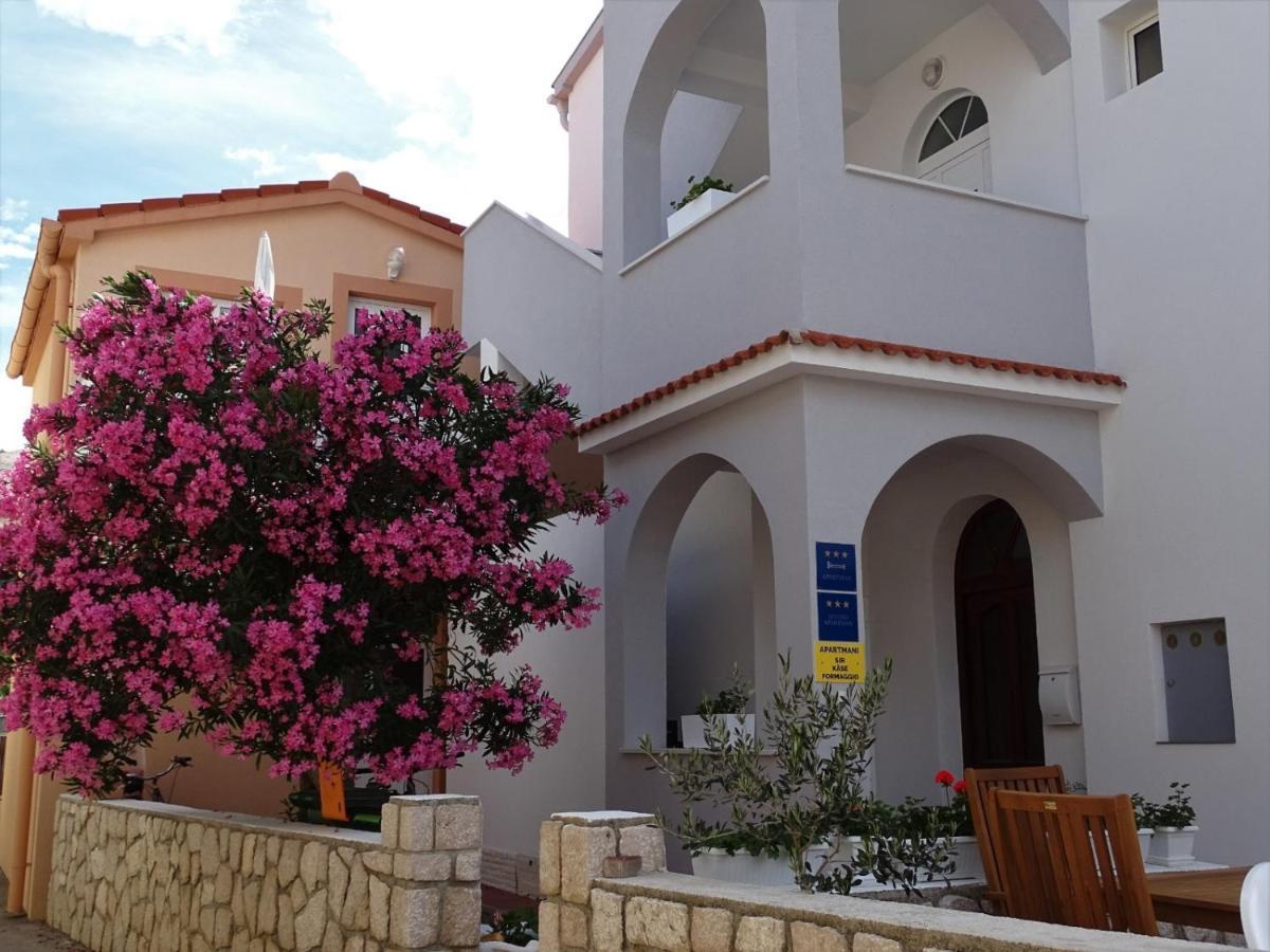 Apartments By The Sea Pag - 16100 باغ المظهر الخارجي الصورة