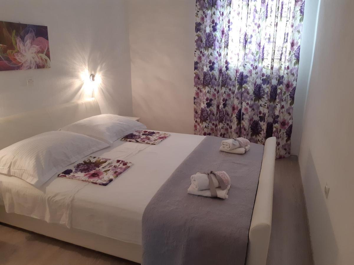 Apartments By The Sea Pag - 16100 باغ المظهر الخارجي الصورة