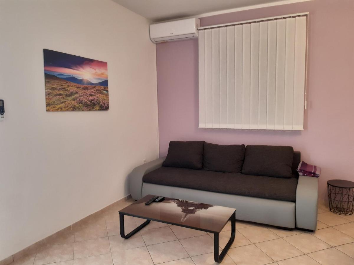 Apartments By The Sea Pag - 16100 باغ المظهر الخارجي الصورة