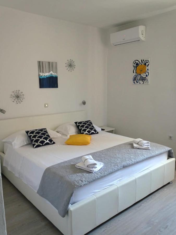 Apartments By The Sea Pag - 16100 باغ المظهر الخارجي الصورة
