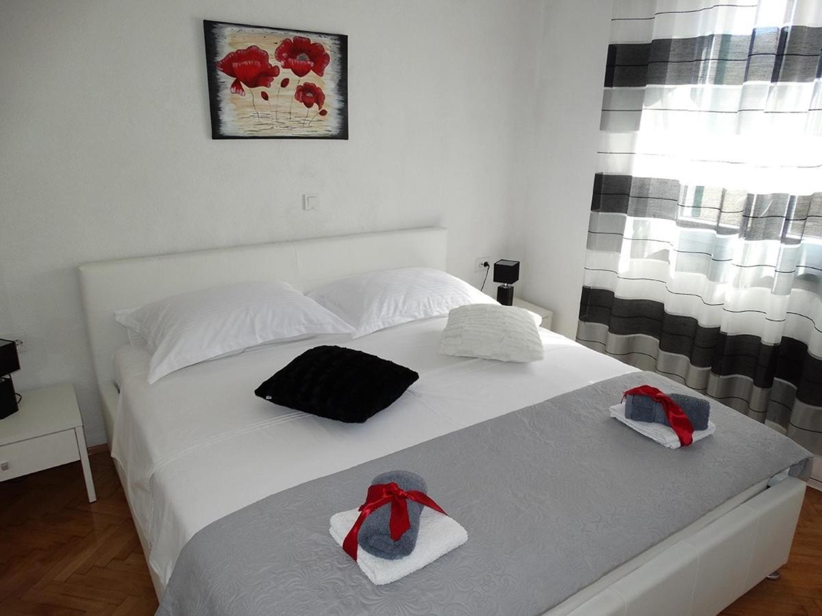 Apartments By The Sea Pag - 16100 باغ المظهر الخارجي الصورة
