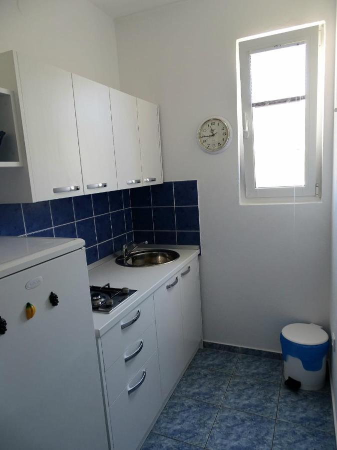 Apartments By The Sea Pag - 16100 باغ المظهر الخارجي الصورة