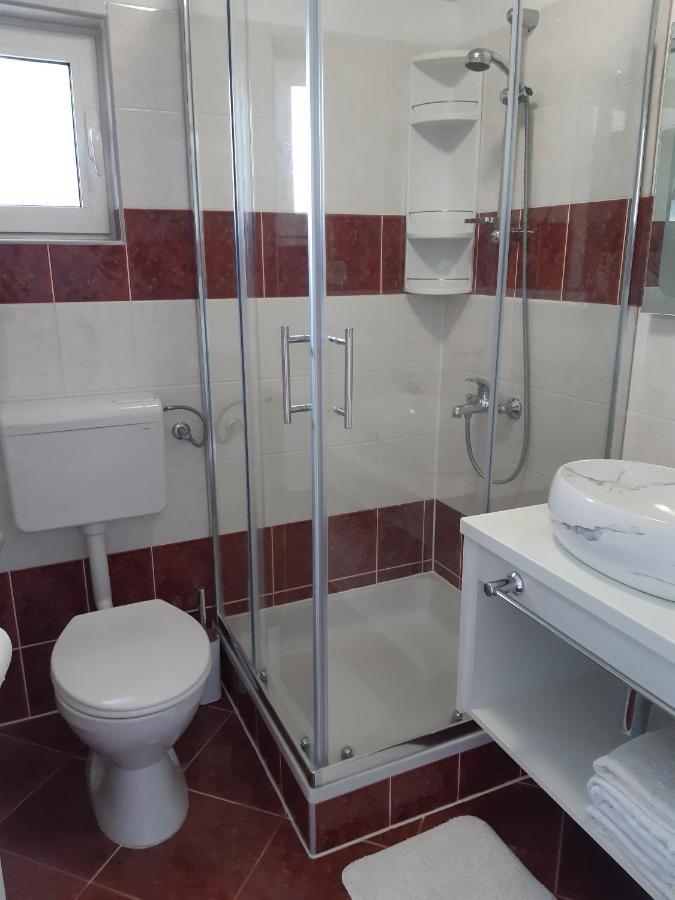 Apartments By The Sea Pag - 16100 باغ المظهر الخارجي الصورة