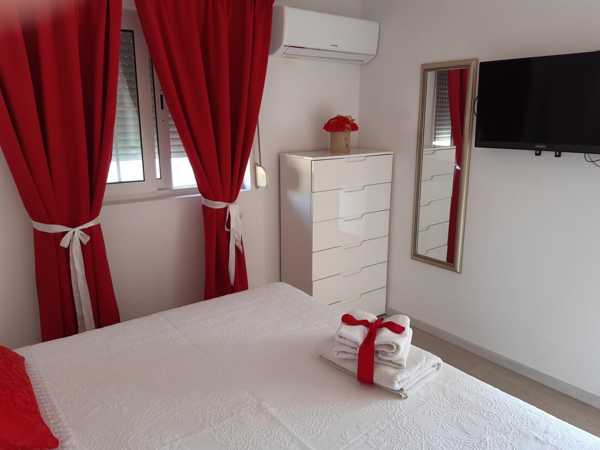 Apartments By The Sea Pag - 16100 باغ الغرفة الصورة