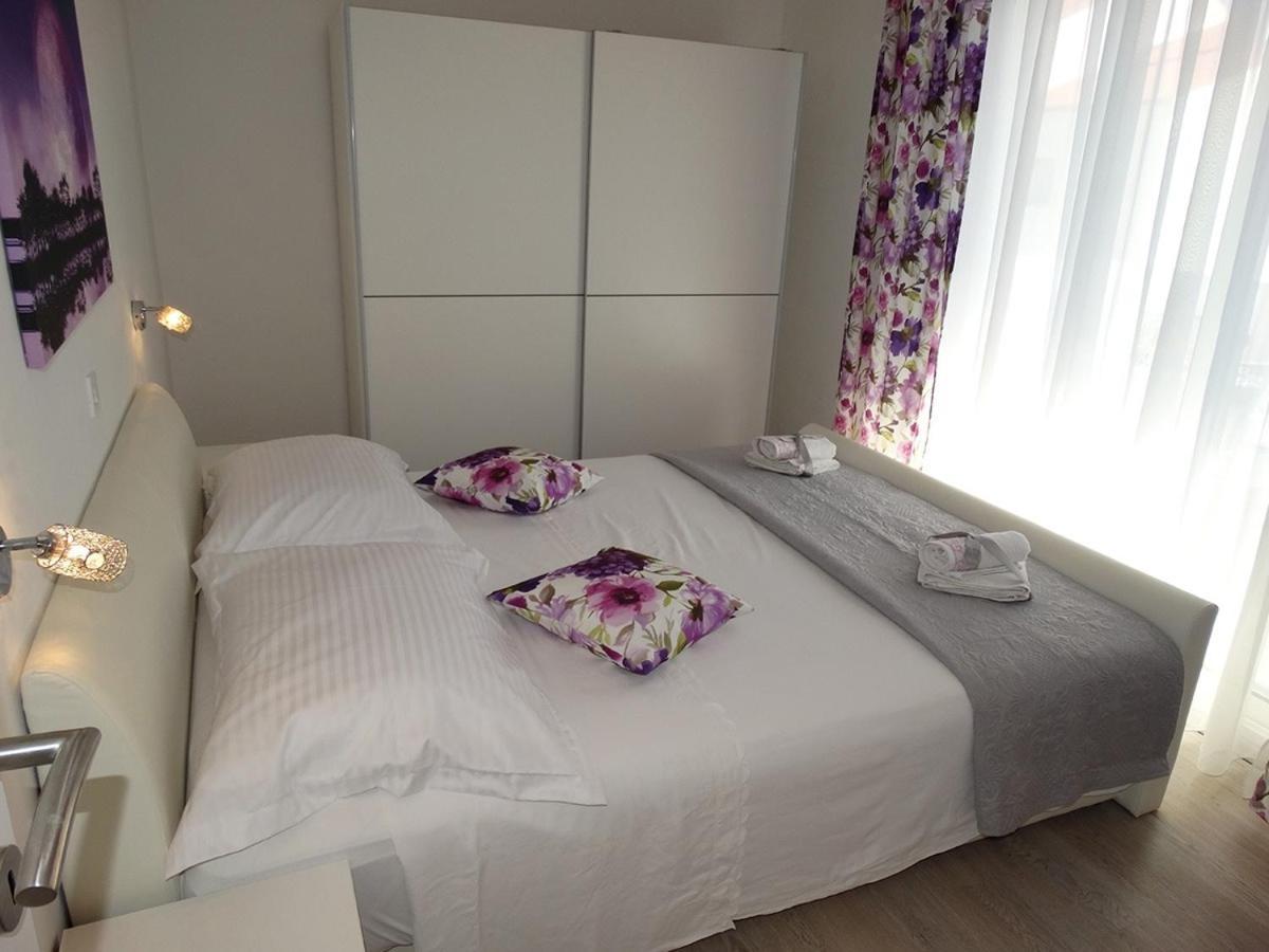 Apartments By The Sea Pag - 16100 باغ الغرفة الصورة