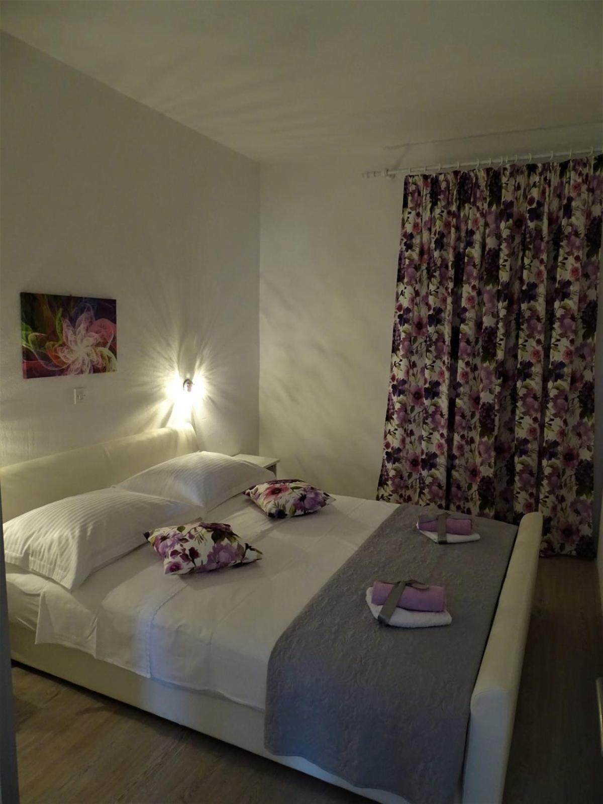 Apartments By The Sea Pag - 16100 باغ الغرفة الصورة